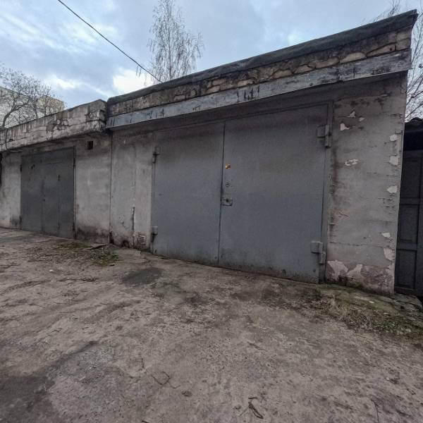 Procedura rezervacije parking mesta ispred zgrade